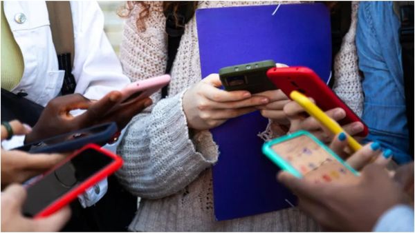 Australia Social media ban: சோஷியல் மீடியாவை பயன்படுத்த தடை! எப்படி நடைமுறைப்படுத்தப்போகிறது ஆஸி.? சவால்கள் இதுதான்