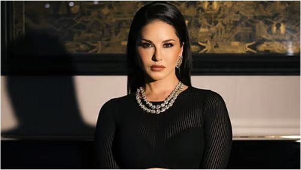 மதுரா புனிதமான நகரம்! சன்னி லியோனுக்கு எதிராக கொந்தளித்த சாமியார்கள்! நியூ இயர் பார்ட்டி ரத்து