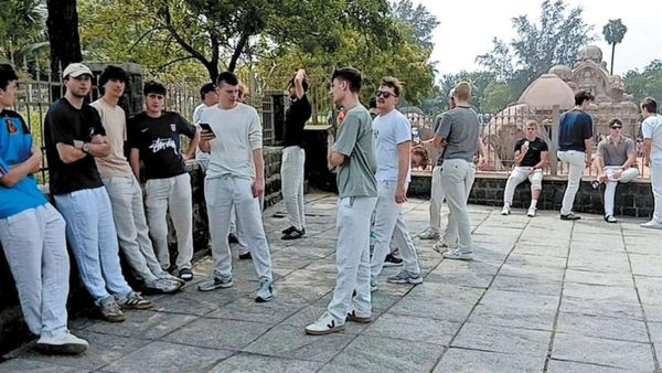 மாமல்லபுரத்தில் திண்டாடிய சுவிட்சர்லாந்து ஹாக்கி வீரர்கள்.. பரிந்துரை கடிதம் இல்லாததால் தவிப்பு!