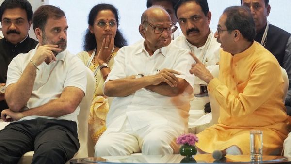 ராகுலிடம் பேசியும் நோ யூஸ்.. கடைசி நேரத்தில் பெரிய ட்விஸ்ட்.. மகாராஷ்டிராவில் எல்லாம் மாறிடுச்சு