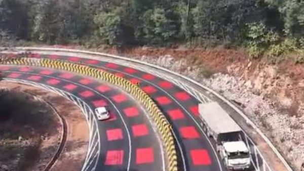 National Highway: இந்தியாவில் இப்படி ஒரு சாலையா? எல்லாமே சிவப்பு நிறம்.. எதுக்காக இந்த டிசைன் தெரியுமா? காரணம்தான் செம