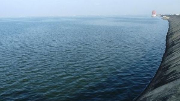 சென்னைக்கு பேரிடி? சோழவரம் ஏரிக்கரையில் விரிசல்.. உள்வாங்கிய கரைகள்? தமிழக அரசு கொடுத்த விளக்கம்!