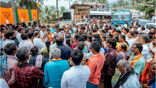 கேரளா ரெண்டுபட்டா.. பாஜகவுக்கு கொண்டாட்டம்! காங்க், கம்யூனிஸ்டுக்கு அபாய மணி! அலர்ட் ஆகலைனா சிரமம்!