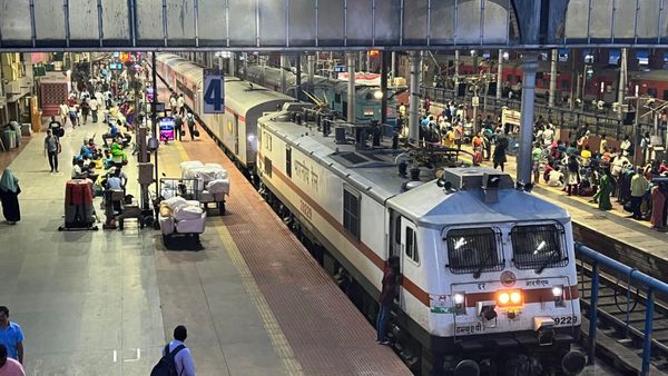 தென்னக மக்களுக்கு முக்கிய அறிவிப்பு! நேரம் மாற்றி இயக்கப்படும் எக்ஸ்பிரஸ் ரயில்கள்! வெளியான லிஸ்ட்!