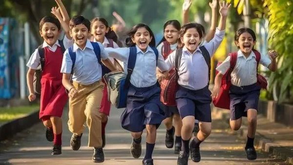 School holiday: போட்றா வெடியா.. நீட்டிக்கப்பட்ட அரையாண்டு தேர்வு விடுமுறை! பள்ளி மாணவர்களுக்கு குட் நியூஸ்