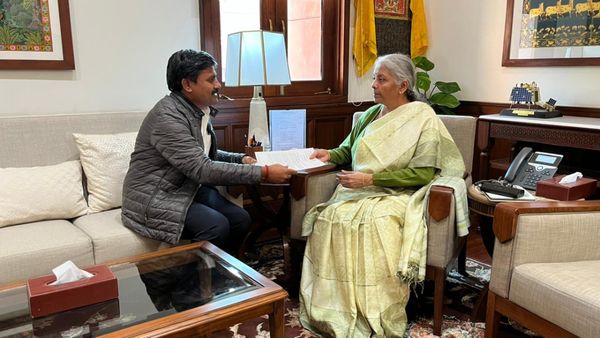 நிர்மலா சீதாராமனை சந்தித்த அருண் நேரு எம்பி.. கம்பு சுத்திய அதிமுக-தவெக! உண்மை என்ன தெரியுமா?