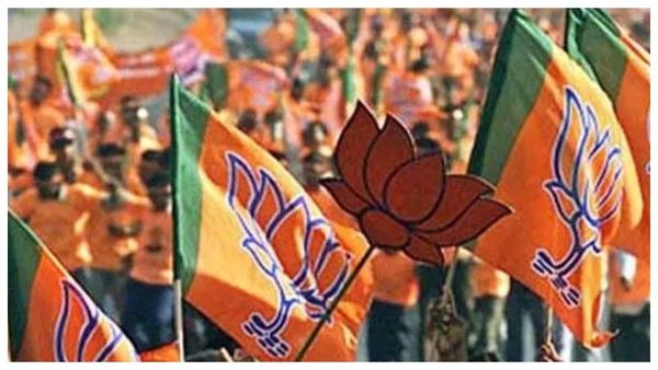 திருவனந்தபுரத்தை விடுங்க.. பாலக்காடு நகராட்சியிலும் காவி கொடி.. பாஜக ஹாட்ரிக் வெற்றி