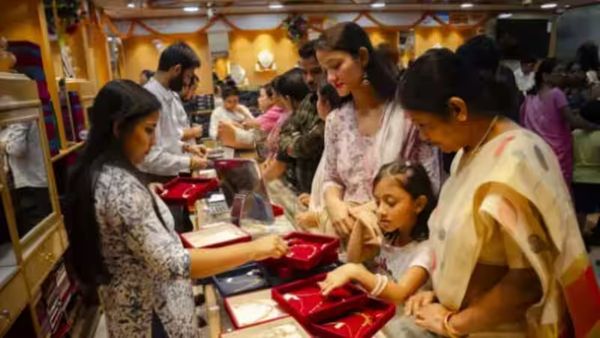 தங்கம், வெள்ளி வாங்கும் சான்ஸை விட்டீங்களா? பரவாயில்லை.. 121% லாபம் தரும் உலோகம் இதுதான்! விடாதீங்க