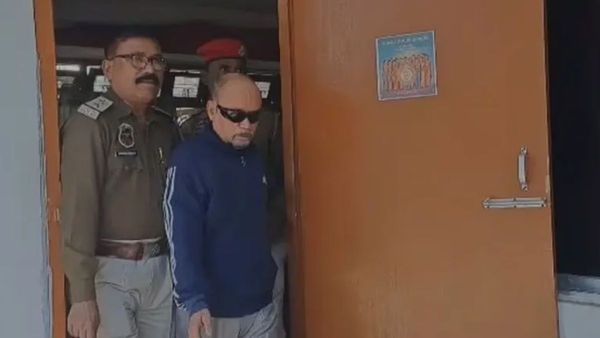 பாகிஸ்தானுக்கு உளவு பார்த்த முன்னாள் விமானப்படை அதிகாரி கைது.. ரகசிய தகவல்களை பகிர்ந்தது அம்பலம்!