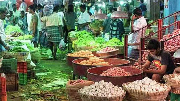 கோயம்பேட்டில் காய்கறி விலையில் சர்ப்ரைஸ்? செடியிலேயே அழுகிடுச்சே தக்காளி.. சென்னை, கடலூரில் இப்படியா