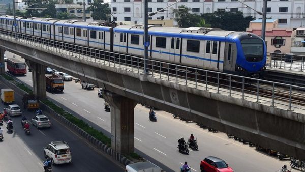 சென்னையில் நடுவழியில் நின்ற மெட்ரோ ரயில்.. சுரங்கப் பாதையில் திக் திக்.. தவித்துபோன பயணிகள்!