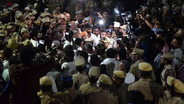 திருப்பரங்குன்றம் தீப விவகாரம்.. இந்து முன்னணியை சேர்ந்த 13 பேர் கைது.. 7 பிரிவுகளில் வழக்குப்பதிவு!