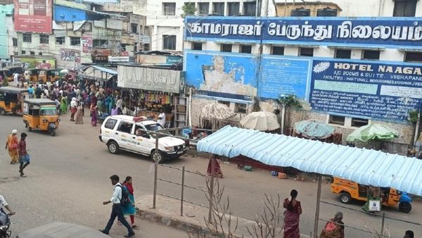 தேனி கழிவறைகளில் என்ன நடக்குது.. உள்ளே பார்த்து ஆடிப்போன பொதுமக்கள்.. போலீசுக்கே ட்விஸ்ட்