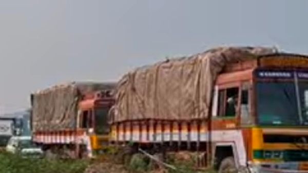 சென்னை - பெங்களூர் நெடுஞ்சாலையில் 3 கிமீ அணிவகுத்த வாகனங்கள்.. ஸ்ரீபெரும்புதூரில் கடும் ‛டிராபிக்'