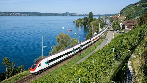 போர்ச்சுகல் டூ சிங்கப்பூர்.. 1.2 லட்சத்தில் 13 நாடுகள் டூர், 18800 கிமீ, உலகிலேயே நீளமான ரயில் பயணம்