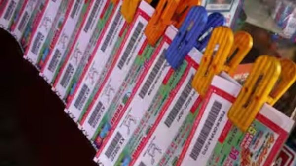 கேரள லாட்டரி.. ரூ.25 லட்சத்தை தட்டி தூக்கிய இடுக்கி அதிர்ஷ்டசாலி.. பாலக்காடை சேர்ந்தவருக்கும் யோகம்