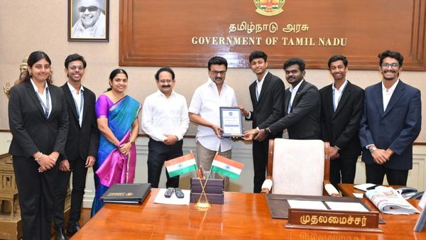 உலகளவில் சாதித்த சென்னை ஈஸ்வரி பொறியியல் கல்லூரி மாணவர்கள்.. முதல்வர் ஸ்டாலின் பாராட்டு