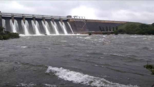 தாமிரபரணி ஆற்றில் வெள்ளம்.. ஸ்ரீவைகுண்டம் அணையை தாண்டி கடலில் கலக்கும் 5000 கன அடி நீர்!