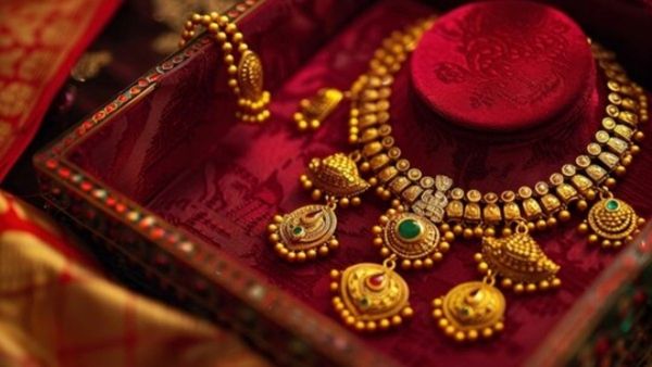 Gold Rate: 13 ஆயிரத்தை நெருங்கிய ஒரு கிராம் தங்கம் விலை! வெள்ளி ஒரே நாளில் 7000 உயர்வு!