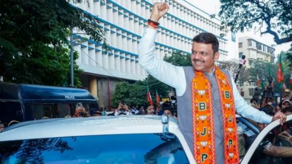 தாக்கரே கோட்டையைத் தகர்த்து வரலாற்று வெற்றி பெற்ற பாஜக.. மகாராஷ்டிராவில் 24 மாநகராட்சிகளை அள்ளியது!