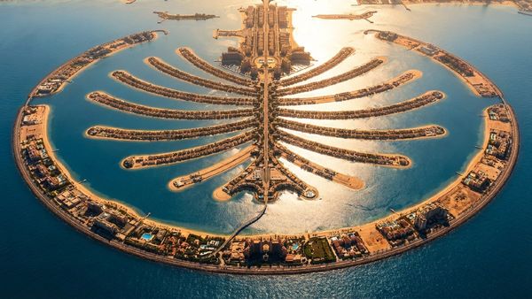 அம்மாடி தலையே சுத்துது.. துபாயின் காஸ்ட்லி வீடு.. ரூ. ₹1,351 கோடி கொடுத்து வாங்கிய அம்பானி!