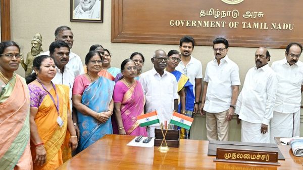 பகுதி நேர ஆசிரியர்கள் போராட்டம் வாபஸ்! முதல்வர் அறிவிப்பை தொடர்ந்து 17 நாள் போராட்டத்தை கைவிட்டனர்!