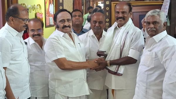 திமுகவுக்கு தாவிய அதிமுக முன்னாள் எம்.எல்.ஏ.. எடப்பாடி பழனிசாமியின் சொந்த மாவட்டத்திலேயே ஷாக்!