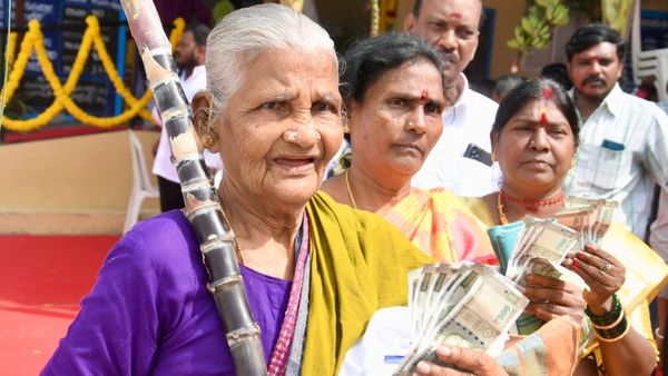 2.15 கோடி ரேஷன் அட்டைதாரர்களுக்கு பொங்கல் பரிசு வழங்கப்பட்டுள்ளது - அமைச்சர் பெரியகருப்பன் அப்டேட்!