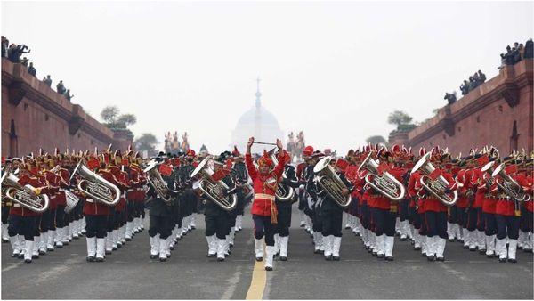 முப்படைகள் பாசறை திரும்பும் நிகழ்ச்சி! குடியரசுத் தலைவர் உட்பட பல்லாயிரக்கணக்கானோர் கண்டுகளிப்பு!