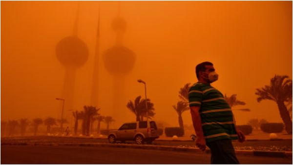 கடும் குளிருடன் கூடிய பலத்த காற்று + புழுதி புயல்! குவைத்தில் இதுவரை இல்லாத அளவுக்கு மாறிய காலநிலை!