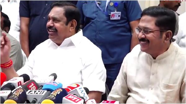 என்னது ஒரு தாய் பிள்ளையா? அப்புறம் எதுக்குங்க தனித்தனி கட்சி? டிடிவி தினகரனை நோக்கி எழும் கேள்விகள்!