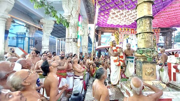 காஞ்சிபுரம் வரதராஜ பெருமாள் கோயில் .. வடகலை தென்கலை 120 ஆண்டு சர்ச்சை.. முன்னாள் நீதிபதி இனி நடுவர்