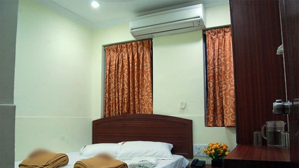 சென்னை சென்ட்ரல் லாட்ஜில் குளிக்க போன நர்சு.. பின்னாடியே வந்த உருவம்.. ஆடிப்போன பெண்