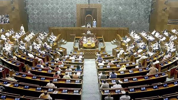 விமான பயணம், ரயில் பயணம் இலவசம்... இந்தியாவில் வாயை பிளக்க வைக்கும் எம்பிக்களின் சம்பளம்