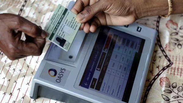 கண்ணா 2 லட்டு திண்ண ஆசையா? ரேசன் கார்டுதாரர்களுக்கு குட் நியூஸ்! அரிசி கார்டுகளாகும் சர்க்கரை கார்டு