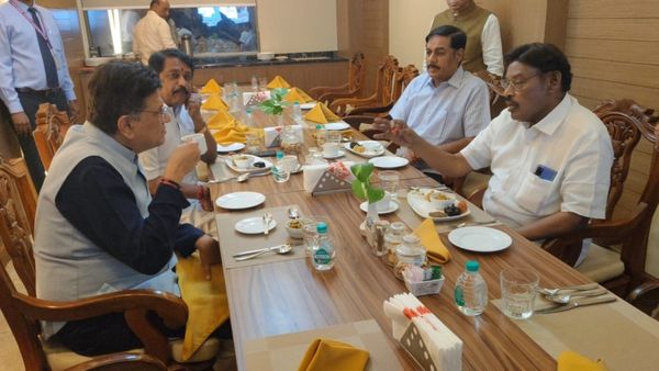 பலமாகும் அதிமுக - பாஜக கூட்டணி.. ஐஜேகே கட்சி நிறுவனர் பாரி வேந்தர்- பியூஷ் கோயல் சந்திப்பு.. பின்னணி