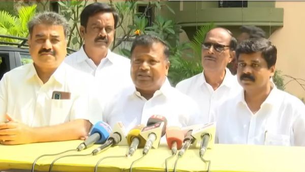 ஒரே நாளில் திமுகவில் இணைந்த இரு அதிமுக முன்னாள் எம்எல்ஏக்கள்! அலேக்காக தூக்கிய மனோஜ் பாண்டியன்!