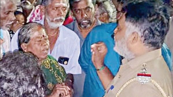 அடமானத்தில் 300 பவுன் நகை மோசடி: மதுரையில் தேடப்பட்டவரின் அம்மா! பொங்கல் பரிசு பெற வந்தபோது ட்விஸ்ட்