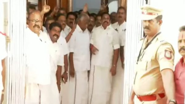 முதல் நாளே சட்டசபையில் குழப்பம்.. கவர்னர் வெளியேறிய சில நிமிடங்களில்.. அதிமுக, பாஜக வெளிநடப்பு!