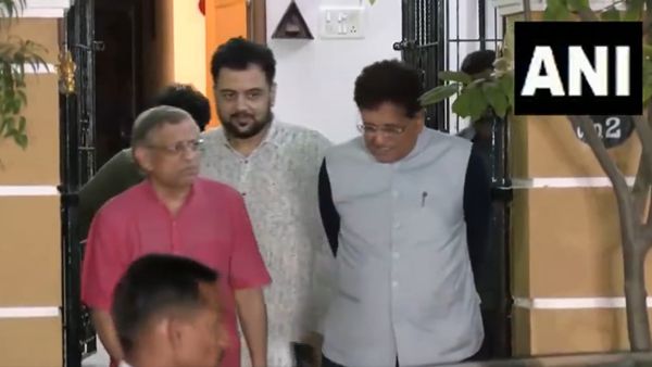 நள்ளிரவில் திடீரென ஆடிட்டர் குருமூர்த்தி வீட்டுக்கு போன பியூஷ் கோயல்! முக்கிய மீட்டிங்! என்ன நடந்தது