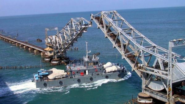 கப்பல் செல்லும் பாம்பன் பாலத்தை வெட்டி எடுப்பதன் பின்னணி? ராமேஸ்வரத்தின் உயிர்நாடி கண்ணீர் குட்பை