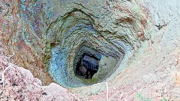 தோண்டத் தோண்ட தங்க புதையல்?ஆந்திரா நெல்லூர் மலையடிவாரத்தில் 100 அடி பள்ளம்.. ஆடிப்போன ஆடு மேய்ப்பவர்