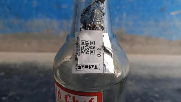 நாளை முதல் சென்னையில்.. மது பாட்டிலுக்கு ரூ.10 அதிகம்! காலி பாட்டிலை கொடுத்தால் 10 ரூபாய் ரிட்டர்ன்!
