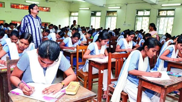 பிளஸ் டூ பொதுத்தேர்வு எழுது மாணவர்கள் கவனத்திற்கு.. ஹால் டிக்கெட் வெளியீடு- பள்ளிக்கல்வித்துறை சுற்றரிக்கை