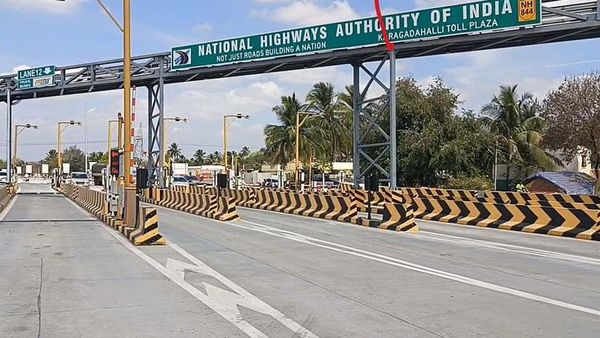 Toll Fee Scam: சுங்கச்சாவடிகளில் நடக்கும் சிங்கிள் கட்டண கொள்ளை.. மத்திய அரசுக்கு கார் உரிமையாளர்கள் கோரிக்கை