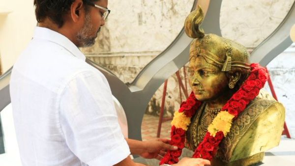 தமிழ் மண்ணுக்குப் பெருமை சேர்த்த வீரமங்கை ராணி வேலு நாச்சியார் ! விஜய் புகழஞ்சலி