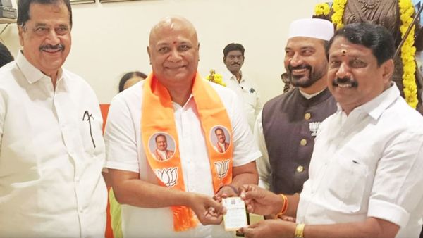 வைகோவின் அக்கா மகன் கார்த்திகேயன் பாஜகவில் இணைந்தார்.. அதிமுகவில் இருந்து 'டைவ்'!