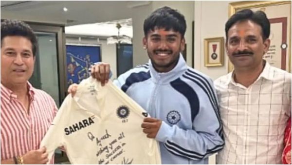 மும்பை கிரிக்கெட்டின் அடுத்த அடையாளம்.. ஆயுஷ் மாத்ரேவுக்கு ஸ்பெஷல் பரிசு கொடுத்த சச்சின் டெண்டுல்கர்