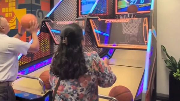 Google Office: பெங்களூர் கூகுள் ஆபிஸ்க்கு பெற்றோரை அழைத்து சென்ற ஊழியர்.. கோடி ரூபாய் கொடுத்தாலும் கூட.. நெகிழ்ச்சி