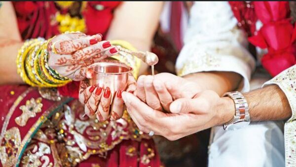 தவெக நிர்வாகி திருமண விழாவில்.. திடீரென மணமேடையில் மயங்கி விழுந்த மணப்பெண்ணால் பரபரப்பு